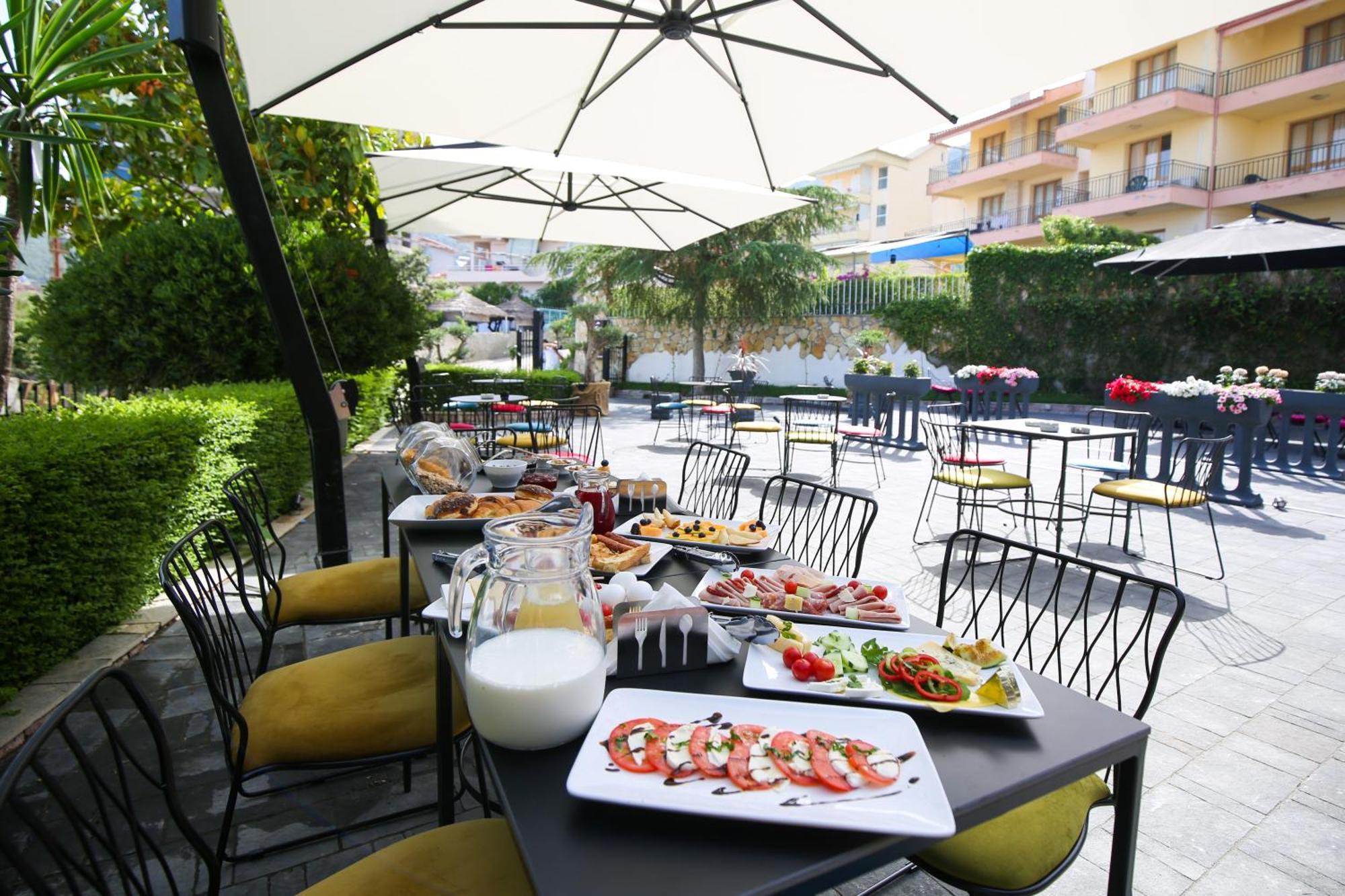 The Hart Hotel Vlore Exterior photo